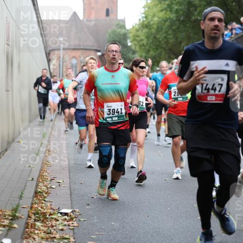 05.10.2025 - 20. swb-Marathon Bremen Michael Strokosch http://msf.ph/oto/9221295 05.10.2025 12:53:36 Laufen 20, 3941, 62, 21447, 60, 5382 meine-sportfotos.de