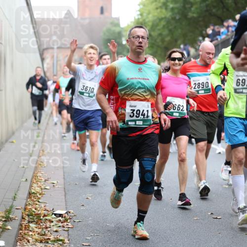 05.10.2025 - 20. swb-Marathon Bremen Michael Strokosch http://msf.ph/oto/9221297 05.10.2025 12:53:37 Laufen 3610, 20, 3941, 662, 2890, 692, 1447, 06324 meine-sportfotos.de