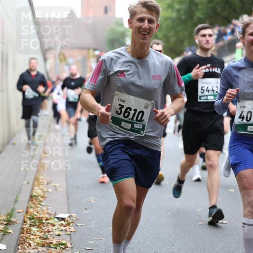 05.10.2025 - 20. swb-Marathon Bremen Michael Strokosch http://msf.ph/oto/9221304 05.10.2025 12:53:38 Laufen 3610, 09025, 5442, 09026, 4083, 8927 meine-sportfotos.de