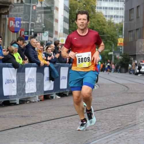 05.10.2025 - 20. swb-Marathon Bremen Strokosch-Dieckow http://msf.ph/oto/9221305 05.10.2025 10:38:21 Ziel 9809, 11430 meine-sportfotos.de
