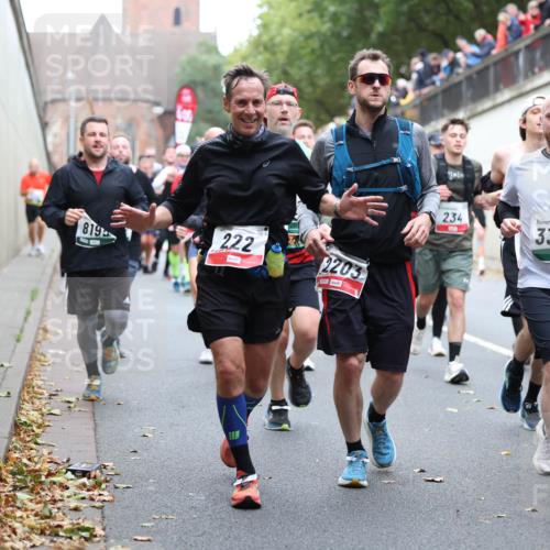 05.10.2025 - 20. swb-Marathon Bremen Michael Strokosch http://msf.ph/oto/9221307 05.10.2025 12:53:40 Laufen 819, 222, 2203, 234, 3374 meine-sportfotos.de