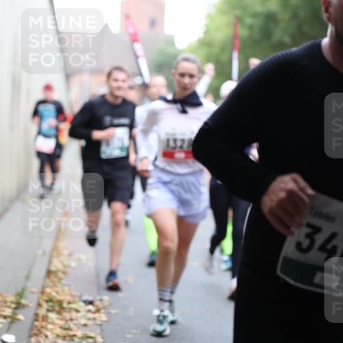 05.10.2025 - 20. swb-Marathon Bremen Michael Strokosch http://msf.ph/oto/9221316 05.10.2025 12:53:43 Laufen 1328, 3407 meine-sportfotos.de