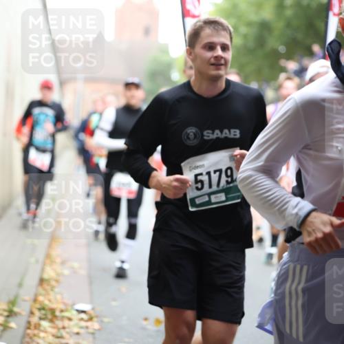05.10.2025 - 20. swb-Marathon Bremen Michael Strokosch http://msf.ph/oto/9221318 05.10.2025 12:53:45 Laufen 5179, 1328, 83 meine-sportfotos.de