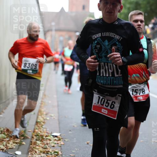 05.10.2025 - 20. swb-Marathon Bremen Michael Strokosch http://msf.ph/oto/9221325 05.10.2025 12:53:47 Laufen 8309, 126, 1578, 1056 meine-sportfotos.de