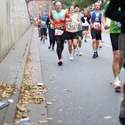 05.10.2025 - 20. swb-Marathon Bremen Michael Strokosch http://msf.ph/oto/9221327 05.10.2025 12:53:49 Laufen 3881, 60, 354, 1433, 78, 930, 724 meine-sportfotos.de
