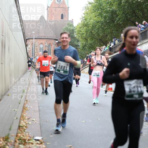 05.10.2025 - 20. swb-Marathon Bremen Michael Strokosch http://msf.ph/oto/9221332 05.10.2025 12:53:53 Laufen 182, 5171, 3881, 6, 4952, 2409 meine-sportfotos.de