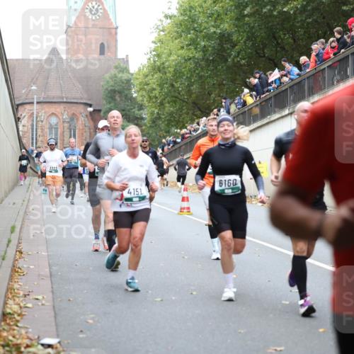 05.10.2025 - 20. swb-Marathon Bremen Michael Strokosch http://msf.ph/oto/9221336 05.10.2025 12:53:58 Laufen 3323, 4151, 6160, 5171 meine-sportfotos.de