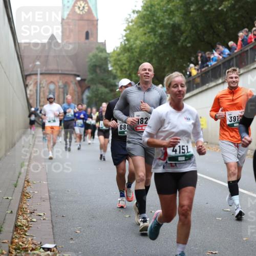 05.10.2025 - 20. swb-Marathon Bremen Michael Strokosch http://msf.ph/oto/9221339 05.10.2025 12:53:59 Laufen 680, 182, 4151, 391, 6160 meine-sportfotos.de