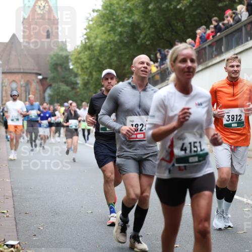 05.10.2025 - 20. swb-Marathon Bremen Michael Strokosch http://msf.ph/oto/9221340 05.10.2025 12:54:00 Laufen 1925, 4151, 3912 meine-sportfotos.de