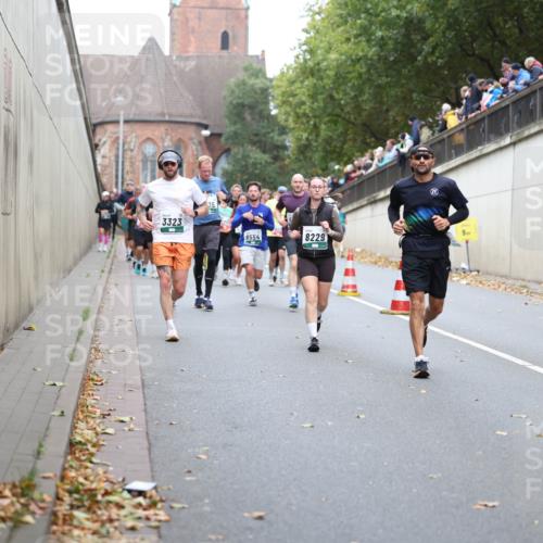 05.10.2025 - 20. swb-Marathon Bremen Michael Strokosch http://msf.ph/oto/9221343 05.10.2025 12:54:01 Laufen 3323, 9, 8554, 8229 meine-sportfotos.de