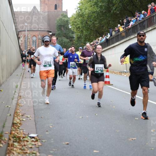 05.10.2025 - 20. swb-Marathon Bremen Michael Strokosch http://msf.ph/oto/9221346 05.10.2025 12:54:02 Laufen 3323, 8554, 8229, 9 meine-sportfotos.de
