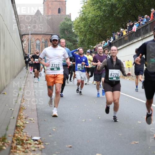 05.10.2025 - 20. swb-Marathon Bremen Michael Strokosch http://msf.ph/oto/9221348 05.10.2025 12:54:03 Laufen 500, 3323, 35, 8554, 8229, 9 meine-sportfotos.de