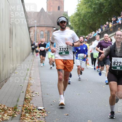 05.10.2025 - 20. swb-Marathon Bremen Michael Strokosch http://msf.ph/oto/9221350 05.10.2025 12:54:04 Laufen 3323, 8554, 8229 meine-sportfotos.de