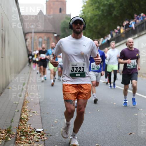 05.10.2025 - 20. swb-Marathon Bremen Michael Strokosch http://msf.ph/oto/9221354 05.10.2025 12:54:05 Laufen 3323, 8555, 5702, 822 meine-sportfotos.de