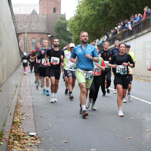 05.10.2025 - 20. swb-Marathon Bremen Michael Strokosch http://msf.ph/oto/9221359 05.10.2025 12:54:07 Laufen 176, 500, 4281, 8504, 2271, 89, 4296, 59 meine-sportfotos.de