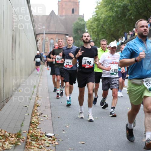 05.10.2025 - 20. swb-Marathon Bremen Michael Strokosch http://msf.ph/oto/9221362 05.10.2025 12:54:09 Laufen 176, 231, 500, 4281, 8504, 42 meine-sportfotos.de