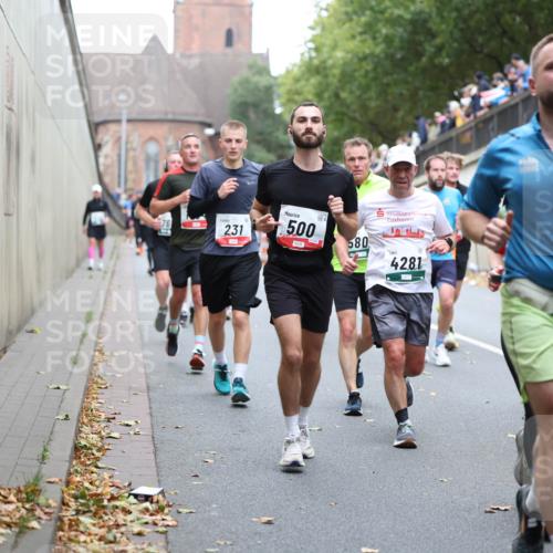 05.10.2025 - 20. swb-Marathon Bremen Michael Strokosch http://msf.ph/oto/9221363 05.10.2025 12:54:09 Laufen 231, 500, 580, 4281, 850, 802 meine-sportfotos.de