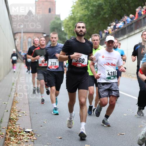 05.10.2025 - 20. swb-Marathon Bremen Michael Strokosch http://msf.ph/oto/9221365 05.10.2025 12:54:09 Laufen 231, 500, 80, 4281 meine-sportfotos.de