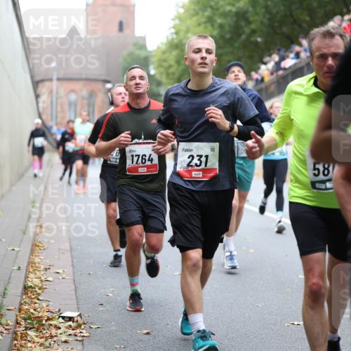 05.10.2025 - 20. swb-Marathon Bremen Michael Strokosch http://msf.ph/oto/9221369 05.10.2025 12:54:11 Laufen 1764, 231, 58 meine-sportfotos.de
