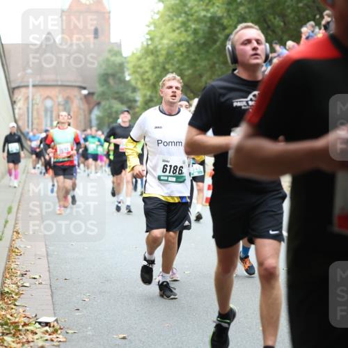 05.10.2025 - 20. swb-Marathon Bremen Michael Strokosch http://msf.ph/oto/9221373 05.10.2025 12:54:13 Laufen 1570, 6186, 1764 meine-sportfotos.de