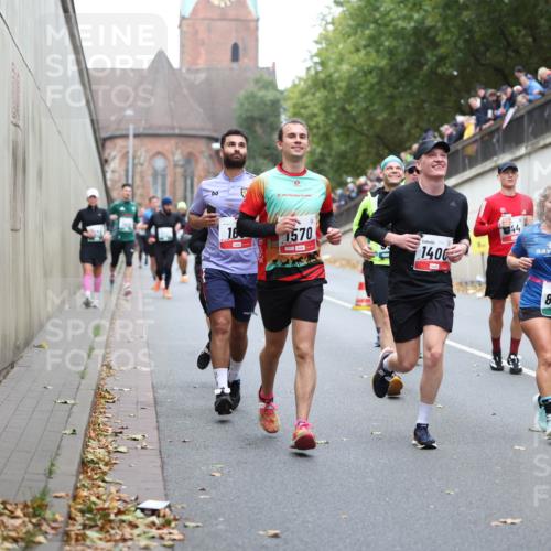 05.10.2025 - 20. swb-Marathon Bremen Michael Strokosch http://msf.ph/oto/9221380 05.10.2025 12:54:16 Laufen 1570, 1400, 44, 8958 meine-sportfotos.de