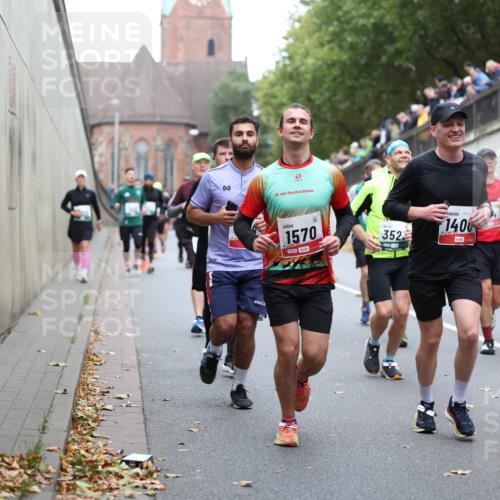 05.10.2025 - 20. swb-Marathon Bremen Michael Strokosch http://msf.ph/oto/9221381 05.10.2025 12:54:16 Laufen 20, 1570, 3523, 140, 8958 meine-sportfotos.de
