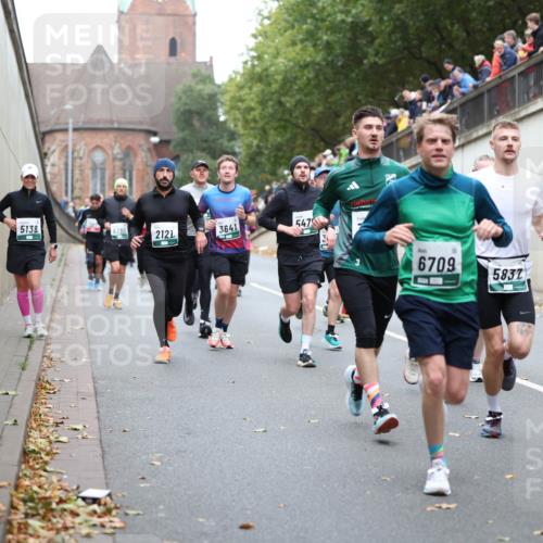 05.10.2025 - 20. swb-Marathon Bremen Michael Strokosch http://msf.ph/oto/9221393 05.10.2025 12:54:21 Laufen 5138, 6290, 2121, 3641, 547, 6709, 5837 meine-sportfotos.de
