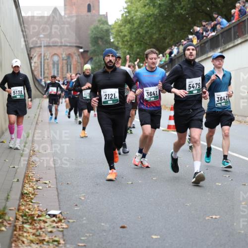 05.10.2025 - 20. swb-Marathon Bremen Michael Strokosch http://msf.ph/oto/9221395 05.10.2025 12:54:22 Laufen 5138, 629, 2121, 5479, 3641, 3643, 8592 meine-sportfotos.de