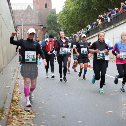 05.10.2025 - 20. swb-Marathon Bremen Michael Strokosch http://msf.ph/oto/9221408 05.10.2025 12:54:27 Laufen 5138, 2325, 27, 7041, 3719, 7223, 629 meine-sportfotos.de