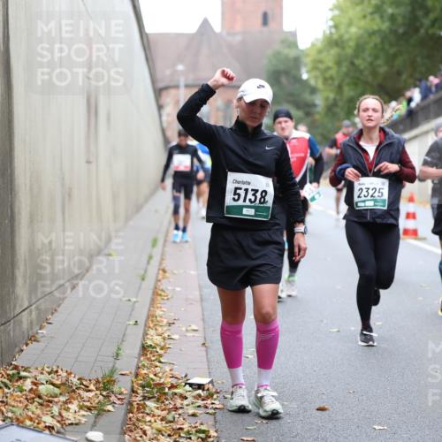 05.10.2025 - 20. swb-Marathon Bremen Michael Strokosch http://msf.ph/oto/9221411 05.10.2025 12:54:28 Laufen 7041, 5138, 2325 meine-sportfotos.de