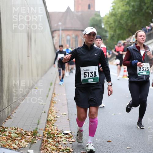 05.10.2025 - 20. swb-Marathon Bremen Michael Strokosch http://msf.ph/oto/9221412 05.10.2025 12:54:28 Laufen 5138, 7041, 2325 meine-sportfotos.de