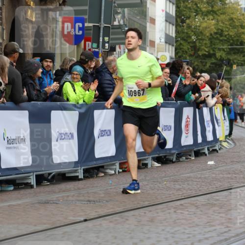 05.10.2025 - 20. swb-Marathon Bremen Strokosch-Dieckow http://msf.ph/oto/9221413 05.10.2025 10:38:53 Ziel 10967 meine-sportfotos.de