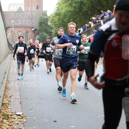 05.10.2025 - 20. swb-Marathon Bremen Michael Strokosch http://msf.ph/oto/9221416 05.10.2025 12:54:31 Laufen 4028, 387, 5395, 6133, 2635, 567 meine-sportfotos.de