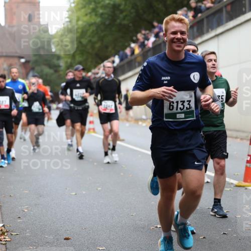 05.10.2025 - 20. swb-Marathon Bremen Michael Strokosch http://msf.ph/oto/9221420 05.10.2025 12:54:32 Laufen 6133, 35 meine-sportfotos.de