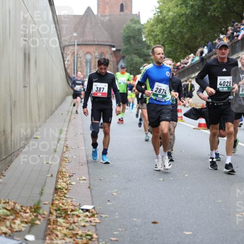 05.10.2025 - 20. swb-Marathon Bremen Michael Strokosch http://msf.ph/oto/9221425 05.10.2025 12:54:34 Laufen 387, 7502, 2874, 4028, 8078, 1342 meine-sportfotos.de
