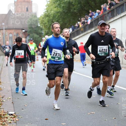 05.10.2025 - 20. swb-Marathon Bremen Michael Strokosch http://msf.ph/oto/9221427 05.10.2025 12:54:35 Laufen 387, 2874, 399, 4028, 18, 1342 meine-sportfotos.de