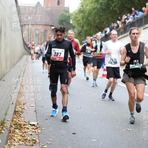 05.10.2025 - 20. swb-Marathon Bremen Michael Strokosch http://msf.ph/oto/9221430 05.10.2025 12:54:37 Laufen 387, 74, 71 meine-sportfotos.de