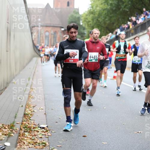 05.10.2025 - 20. swb-Marathon Bremen Michael Strokosch http://msf.ph/oto/9221431 05.10.2025 12:54:38 Laufen 6465, 3379, 74, 71 meine-sportfotos.de