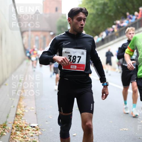 05.10.2025 - 20. swb-Marathon Bremen Michael Strokosch http://msf.ph/oto/9221435 05.10.2025 12:54:40 Laufen 01647, 387, 750 meine-sportfotos.de