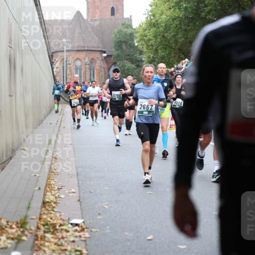 05.10.2025 - 20. swb-Marathon Bremen Michael Strokosch http://msf.ph/oto/9221437 05.10.2025 12:54:41 Laufen 7808, 4130, 5788, 2667, 387, 8086 meine-sportfotos.de