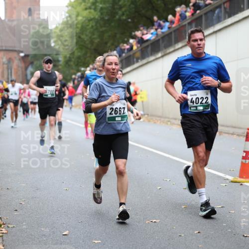 05.10.2025 - 20. swb-Marathon Bremen Michael Strokosch http://msf.ph/oto/9221441 05.10.2025 12:54:42 Laufen 2667, 4022 meine-sportfotos.de