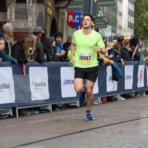 05.10.2025 - 20. swb-Marathon Bremen Strokosch-Dieckow http://msf.ph/oto/9221444 05.10.2025 10:38:53 Ziel 10967 meine-sportfotos.de