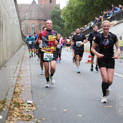 05.10.2025 - 20. swb-Marathon Bremen Michael Strokosch http://msf.ph/oto/9221447 05.10.2025 12:54:46 Laufen 4119, 7808, 5, 01, 798 meine-sportfotos.de