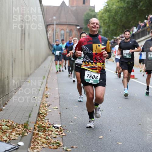 05.10.2025 - 20. swb-Marathon Bremen Michael Strokosch http://msf.ph/oto/9221449 05.10.2025 12:54:47 Laufen 7808, 7980, 8704 meine-sportfotos.de