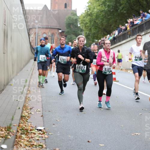05.10.2025 - 20. swb-Marathon Bremen Michael Strokosch http://msf.ph/oto/9221456 05.10.2025 12:54:49 Laufen 4119, 5281, 5607, 593, 5101, 6446, 24, 4782 meine-sportfotos.de