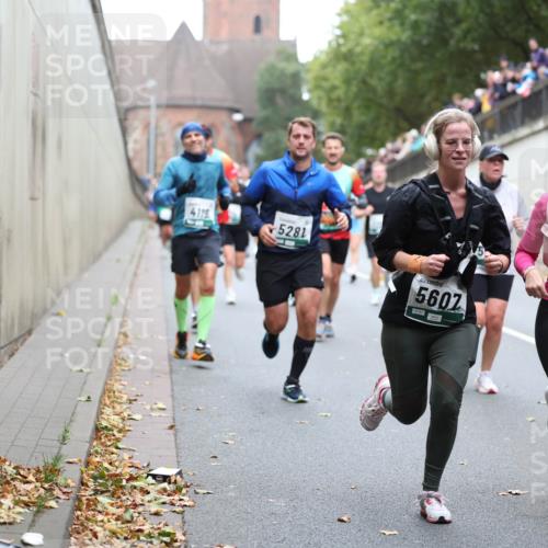 05.10.2025 - 20. swb-Marathon Bremen Michael Strokosch http://msf.ph/oto/9221458 05.10.2025 12:54:50 Laufen 4119, 5281, 5607, 510, 644 meine-sportfotos.de