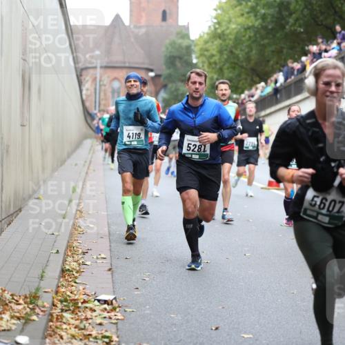 05.10.2025 - 20. swb-Marathon Bremen Michael Strokosch http://msf.ph/oto/9221460 05.10.2025 12:54:51 Laufen 4119, 5281, 2296, 5607 meine-sportfotos.de