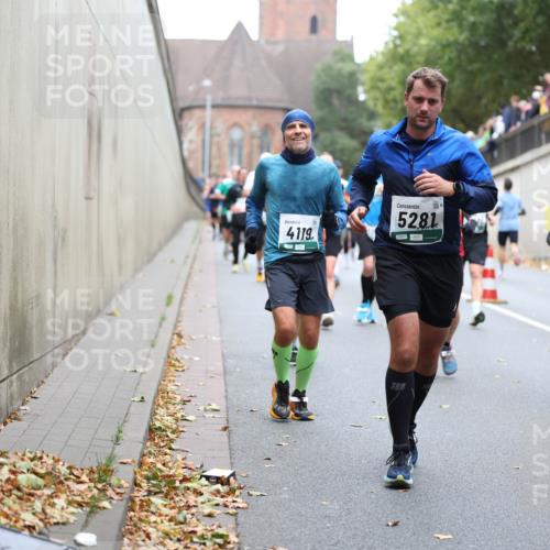 05.10.2025 - 20. swb-Marathon Bremen Michael Strokosch http://msf.ph/oto/9221461 05.10.2025 12:54:51 Laufen 4119, 5281, 5935, 508 meine-sportfotos.de