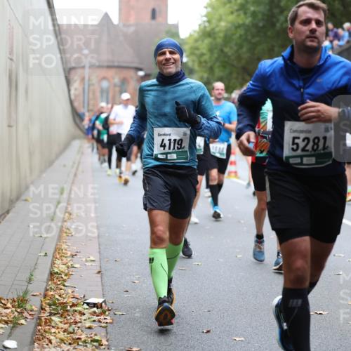 05.10.2025 - 20. swb-Marathon Bremen Michael Strokosch http://msf.ph/oto/9221464 05.10.2025 12:54:52 Laufen 4119, 5281, 5935 meine-sportfotos.de