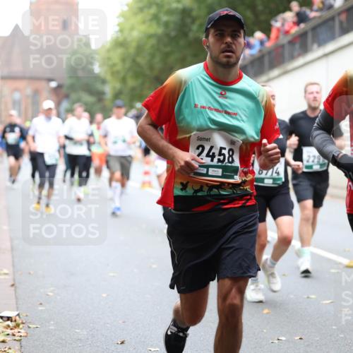 05.10.2025 - 20. swb-Marathon Bremen Michael Strokosch http://msf.ph/oto/9221468 05.10.2025 12:54:54 Laufen 20, 2458, 68640, 6714, 20 meine-sportfotos.de